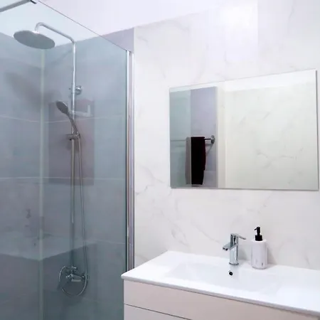 Apartmán Apartment, 10 Mins Walk To *