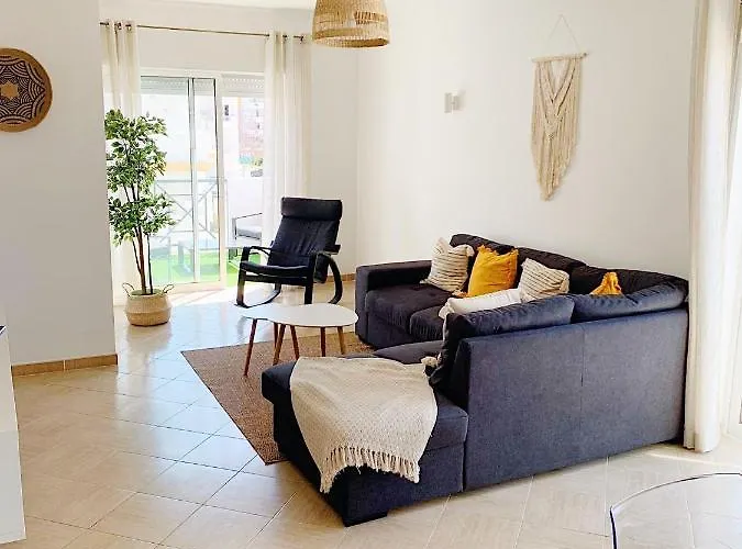 Apartment Apartment, 10 Mins Walk To *