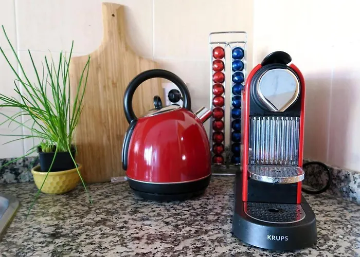 Apartment, 10 Mins Walk To *