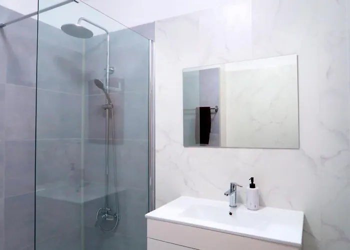 Apartment Apartment, 10 Mins Walk To *