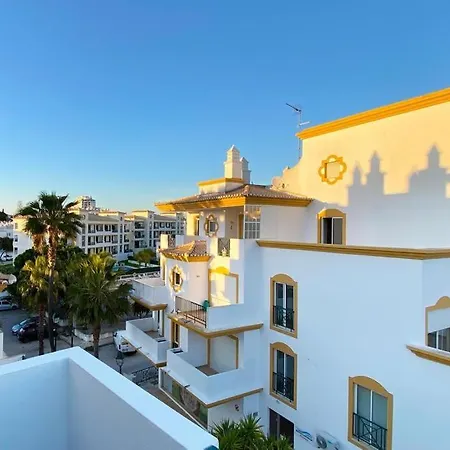 Apartment, 10 Mins Walk To