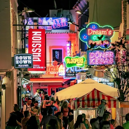 Apartment, 10 Mins Walk To Apartment