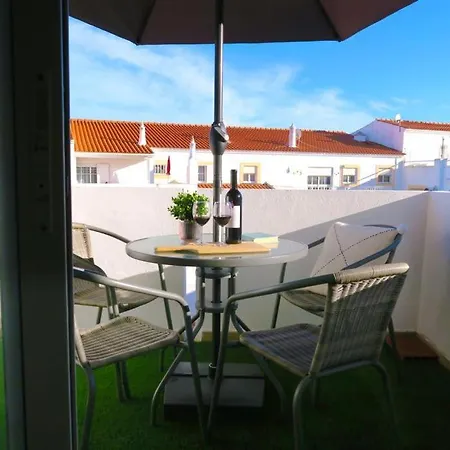 Apartment, 10 Mins Walk To Lejlighed Albufeira
