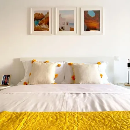 Apartment, 10 Mins Walk To * Албуфейра
