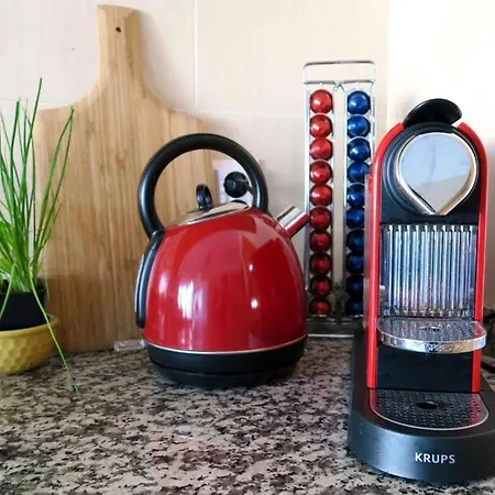 Apartment, 10 Mins Walk To *